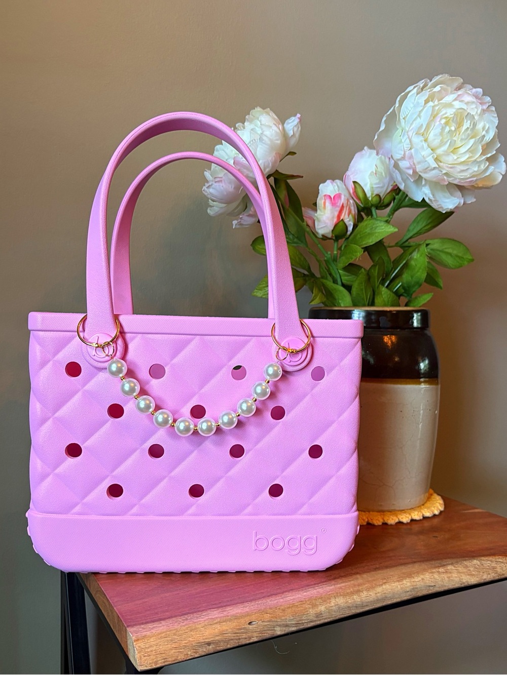 ♥️💖 Bogg Quilted Pink Taffy Bitty & Large Pearl Bag Chain Charm Bougie Bogg NWT - Picture 3 of 17